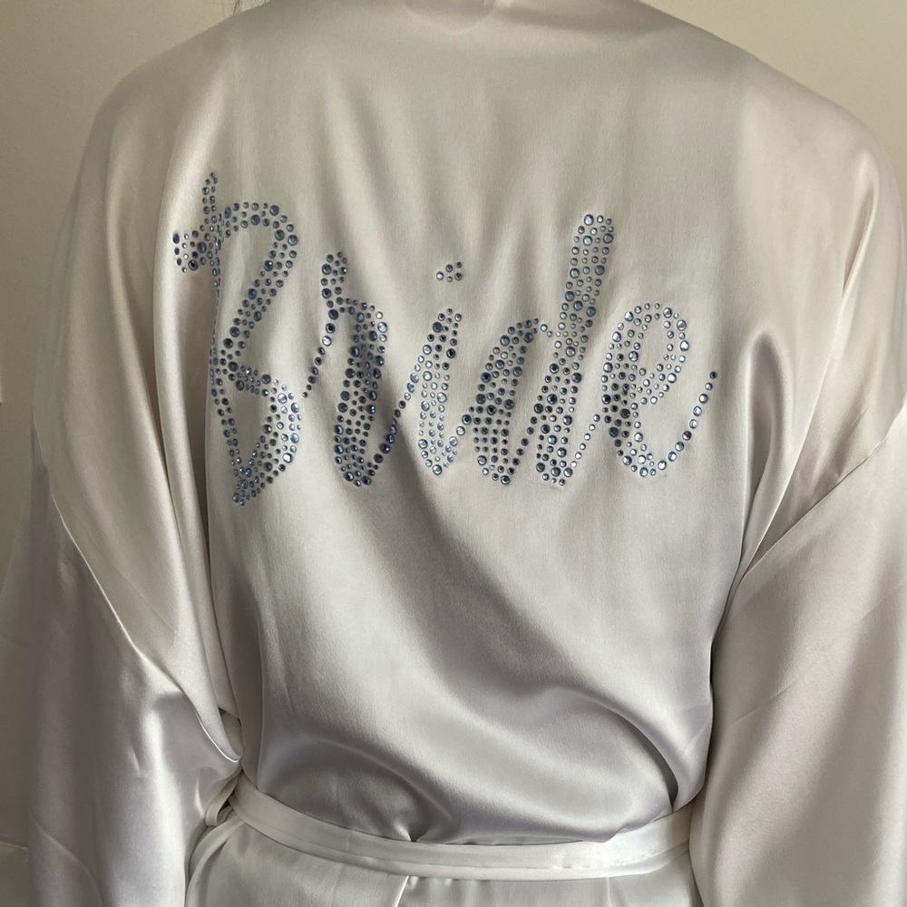 Victoria Secret White Bridal Silk Robe - Picture 2 of 4